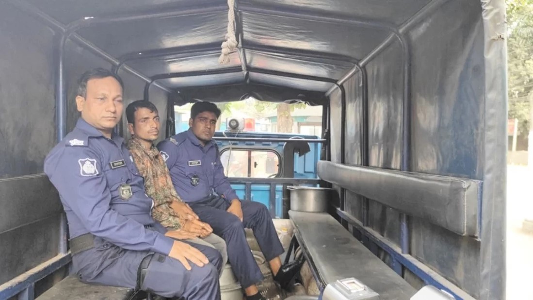 চোখ উপড়ে ও শ্বাসরোধ করে প্রেমিকাকে হত্যার ঘটনায় প্রেমিক গ্রেপ্তার